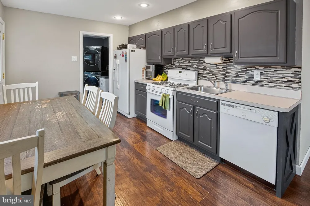528 S MAPLE AVENUE Maple Shade, NJ 08052