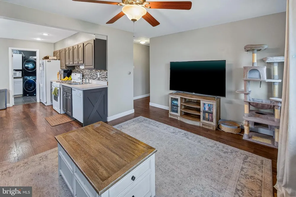 528 S MAPLE AVENUE Maple Shade, NJ 08052