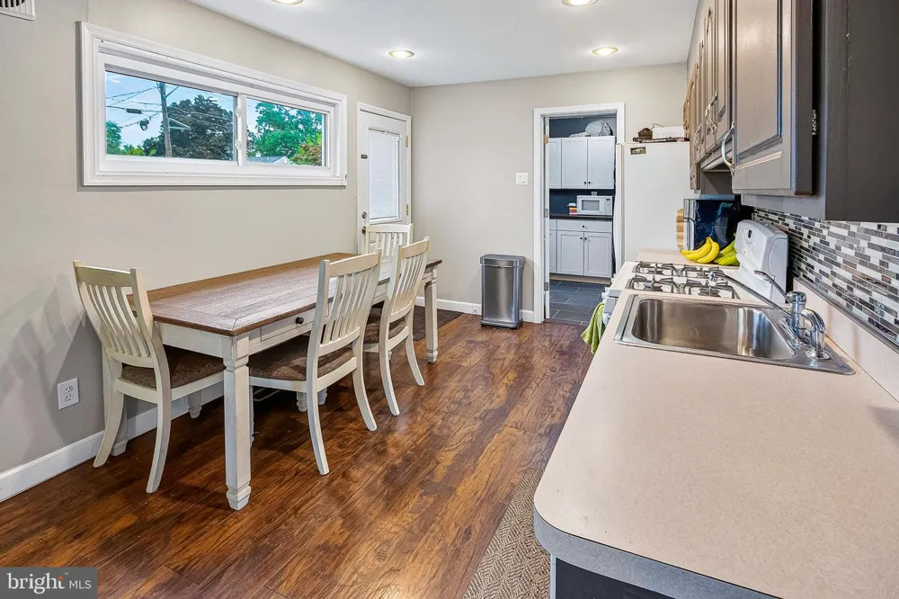 528 S MAPLE AVENUE Maple Shade, NJ 08052
