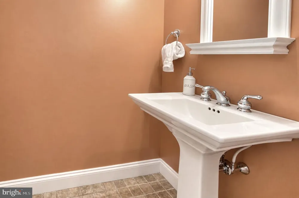 165 WESTOVER DRIVE Delran, NJ 08075