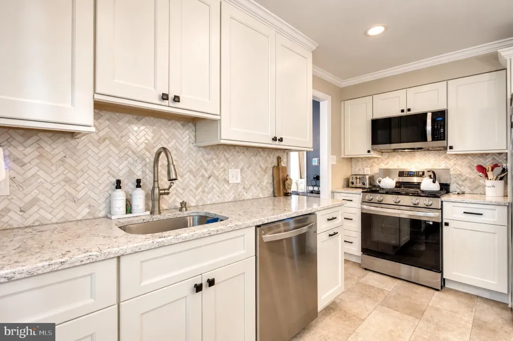 165 WESTOVER DRIVE Delran, NJ 08075