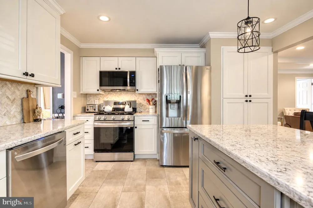 165 WESTOVER DRIVE Delran, NJ 08075