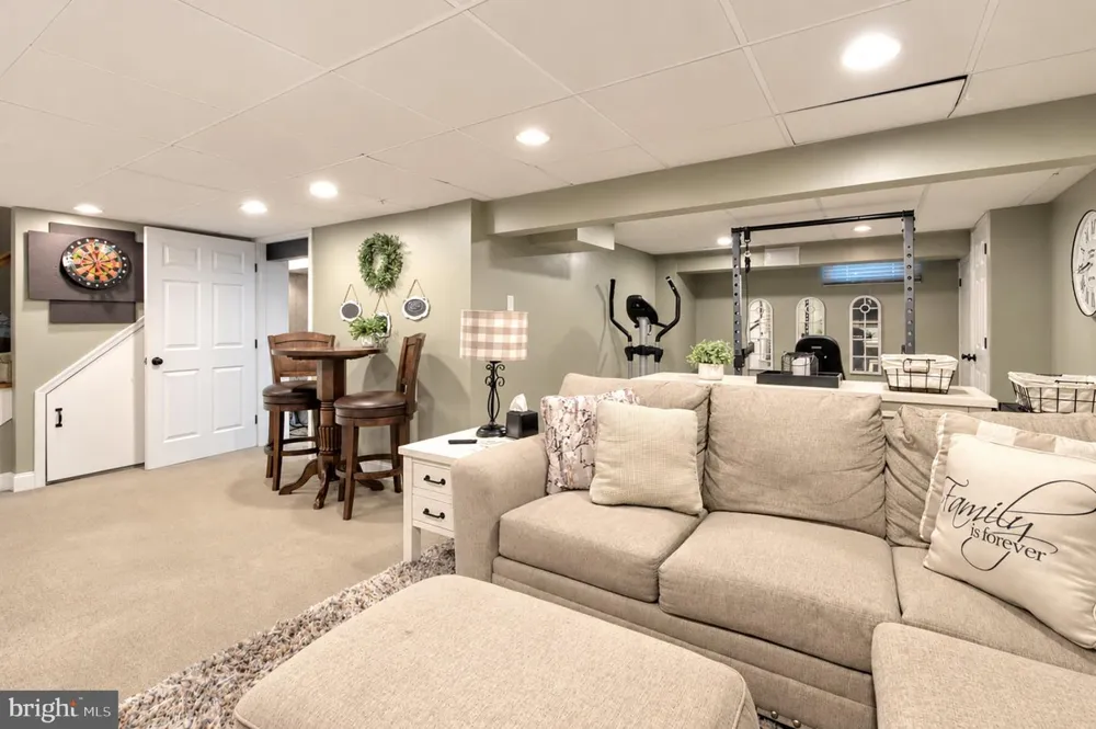 165 WESTOVER DRIVE Delran, NJ 08075