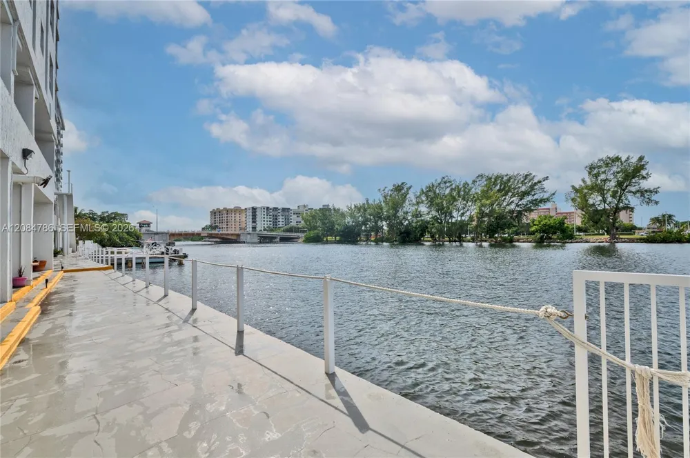 1505 Riverside Dr #1507 Pompano Beach, FL 33062