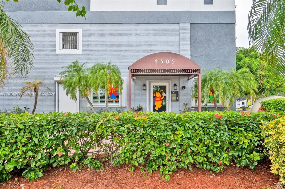 1505 Riverside Dr #1507 Pompano Beach, FL 33062