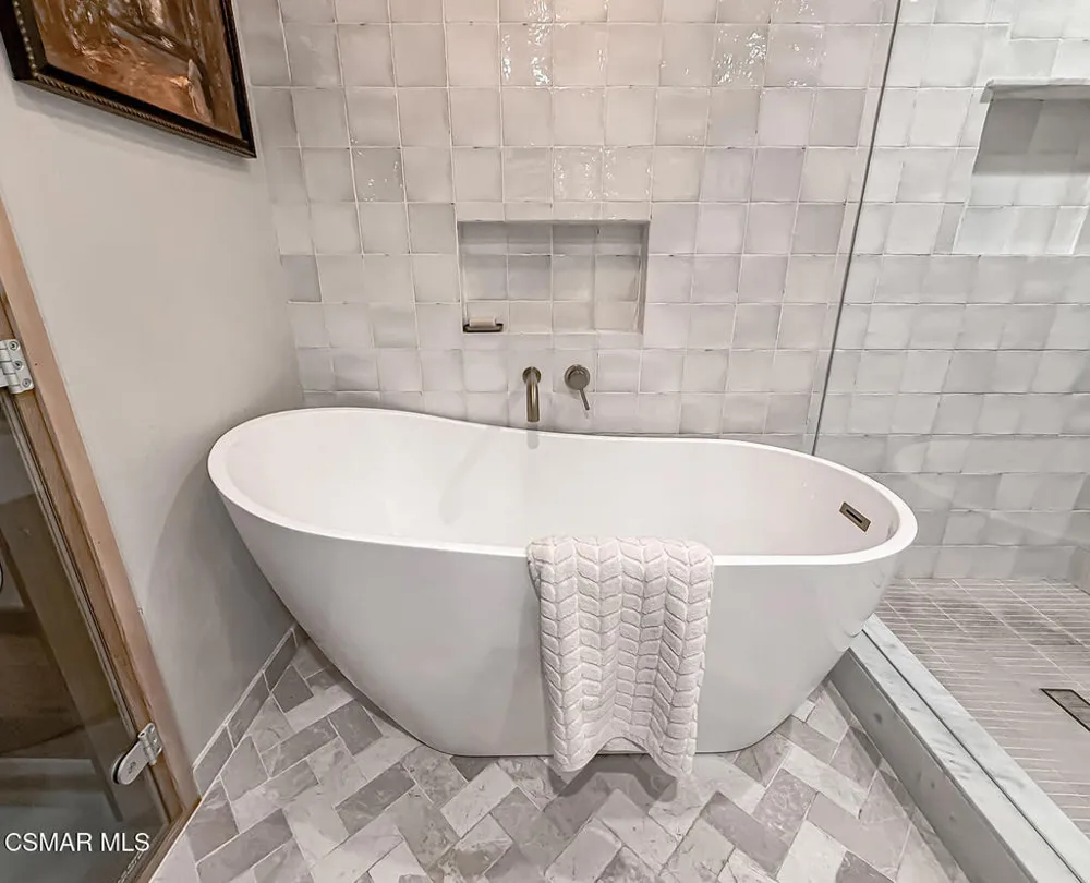 2896 Wanda Avenue Simi Valley, CA 93065