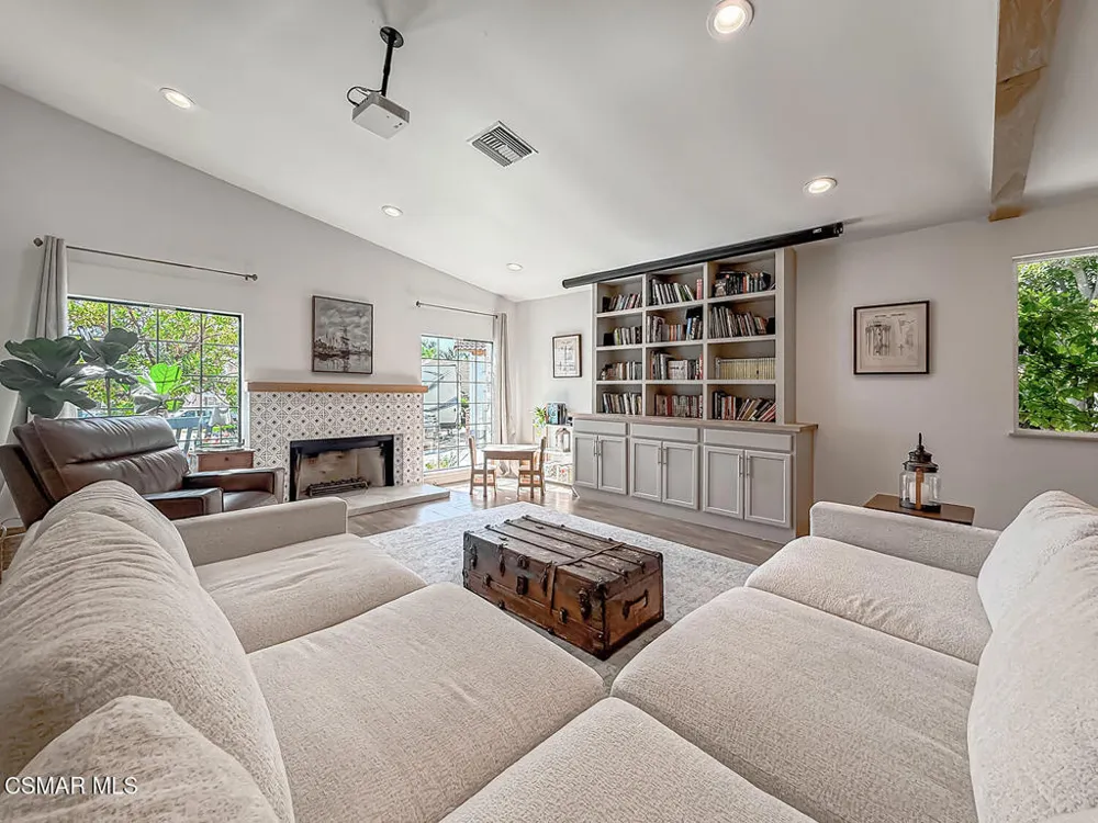2896 Wanda Avenue Simi Valley, CA 93065