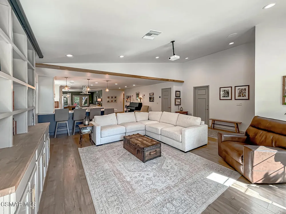 2896 Wanda Avenue Simi Valley, CA 93065