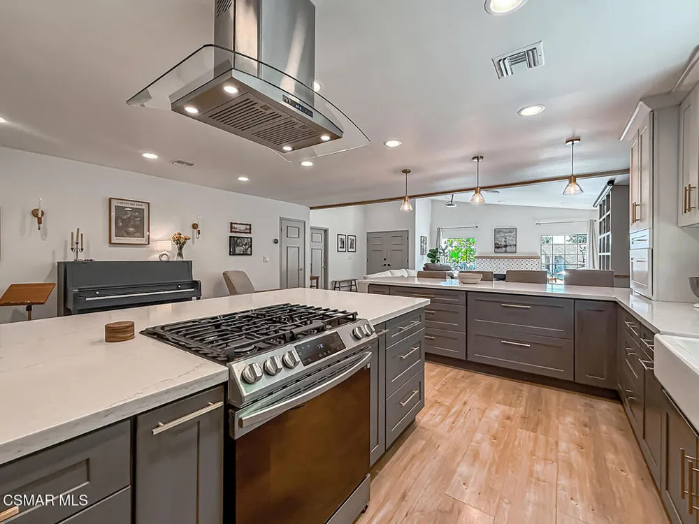 2896 Wanda Avenue Simi Valley, CA 93065