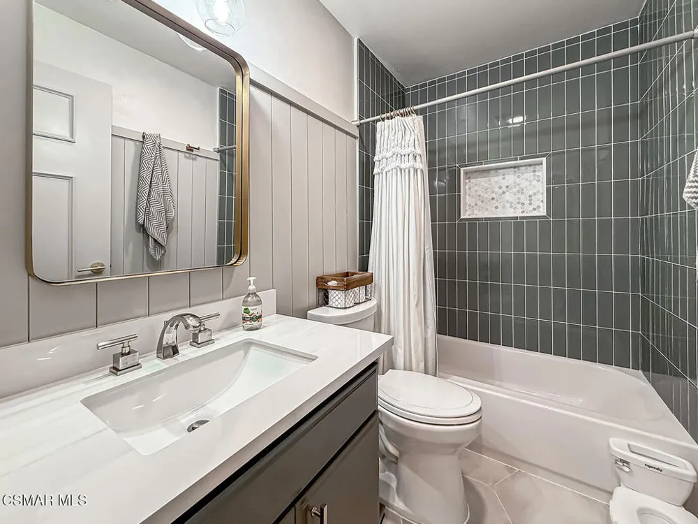 2896 Wanda Avenue Simi Valley, CA 93065