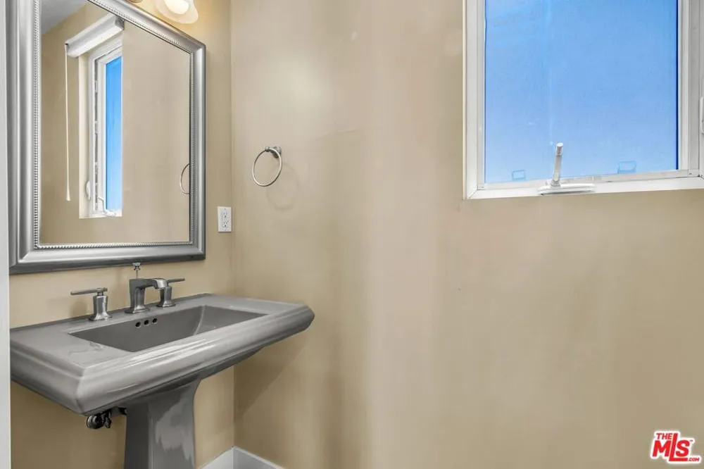 308 Gull Street Manhattan Beach, CA 90266
