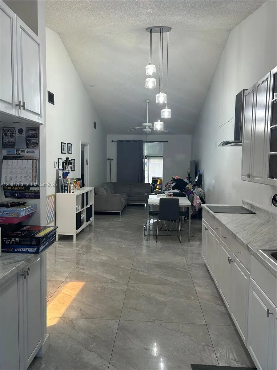 5587 Park Rd Dania Beach, FL 33312
