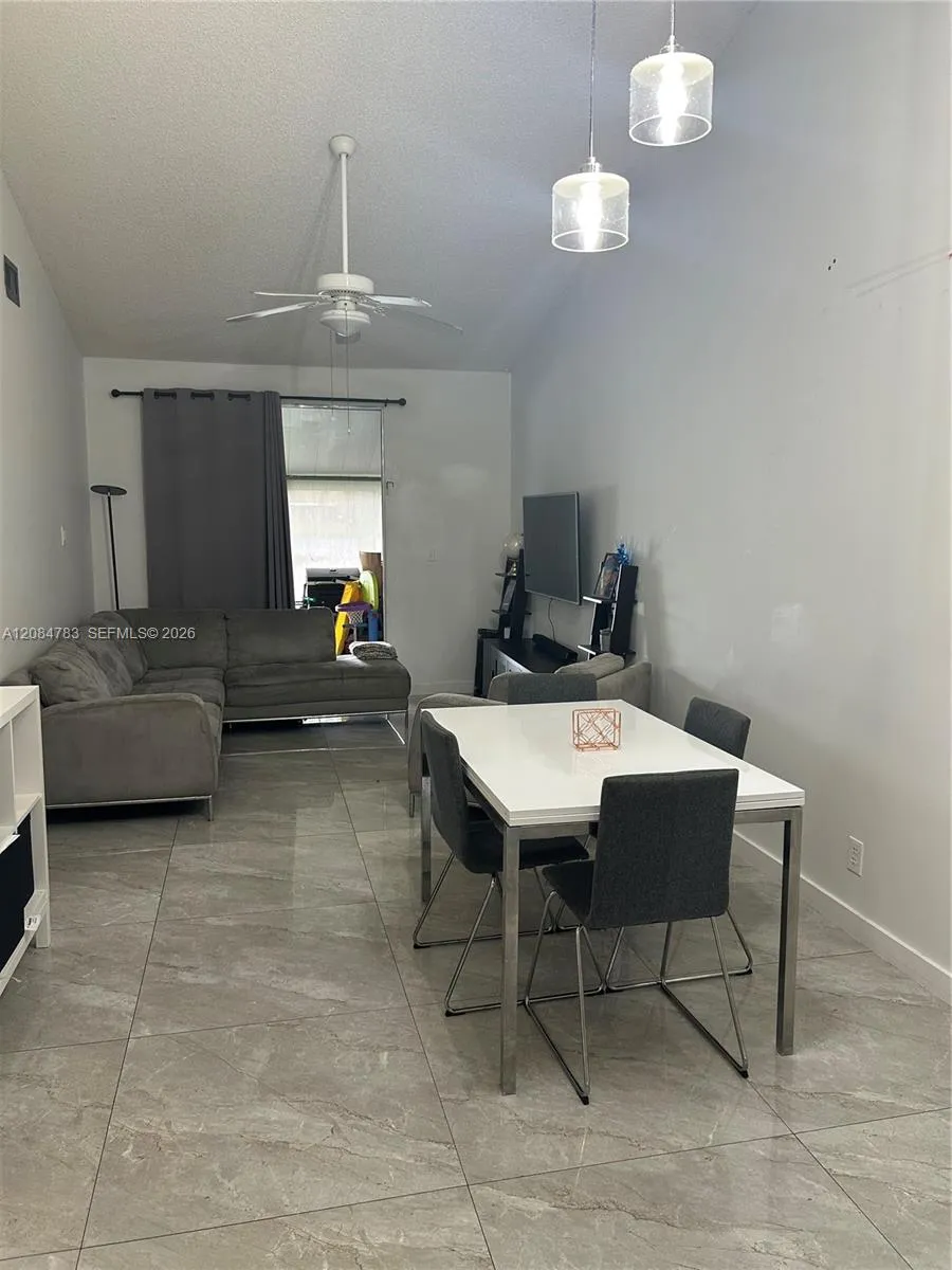 5587 Park Rd Dania Beach, FL 33312