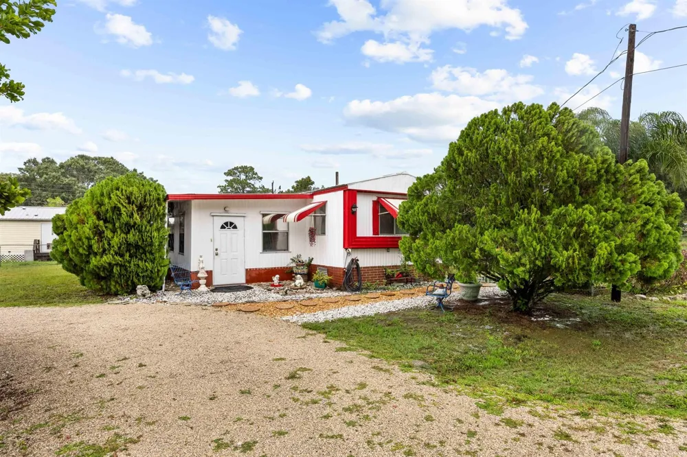 5985 SE 94TH TRAIL Okeechobee, FL 34974