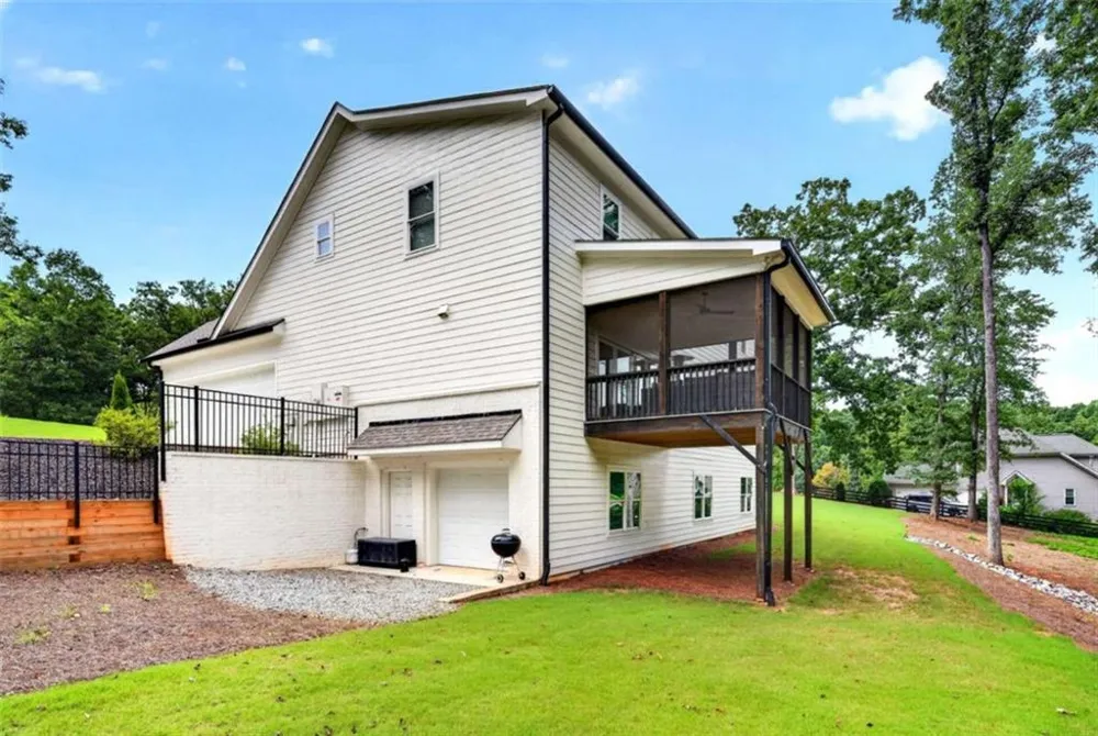 727 Old Collins Road Hoschton, GA 30548