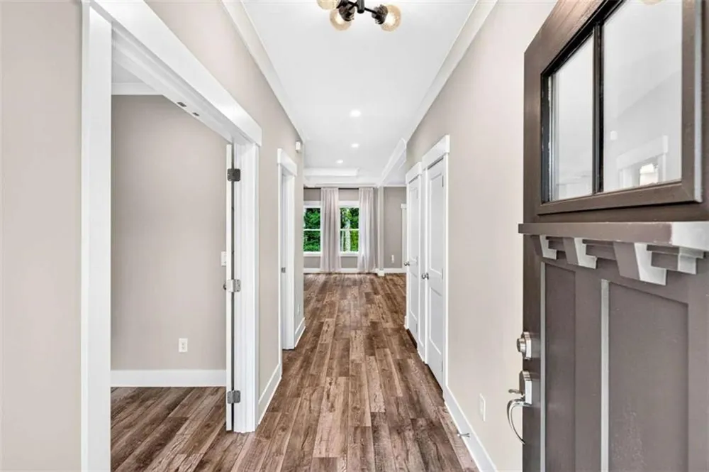 727 Old Collins Road Hoschton, GA 30548