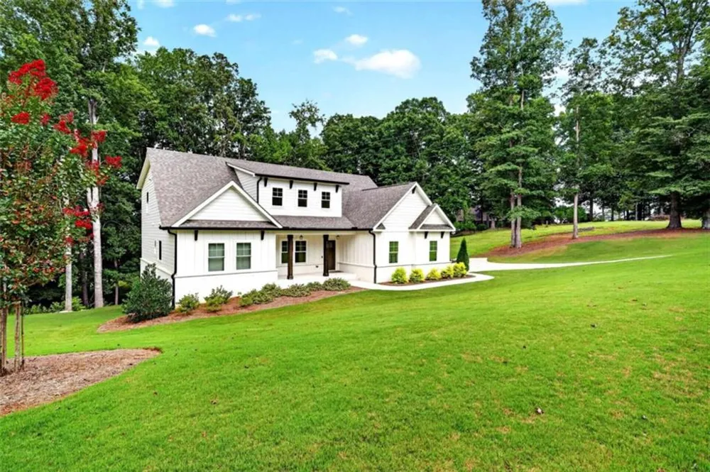 727 Old Collins Road Hoschton, GA 30548