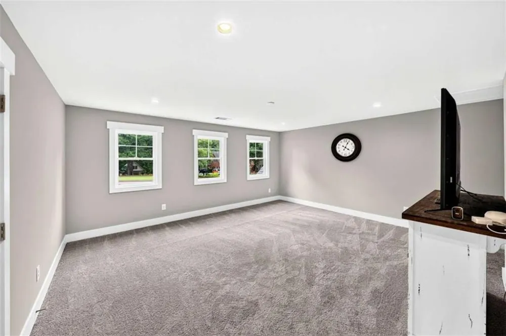 727 Old Collins Road Hoschton, GA 30548