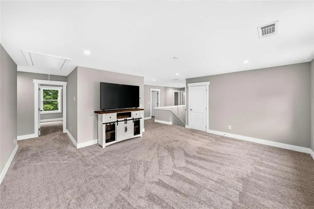 727 Old Collins Road Hoschton, GA 30548