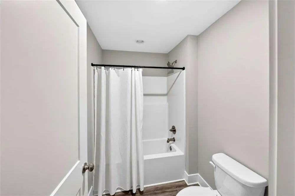 727 Old Collins Road Hoschton, GA 30548