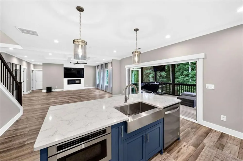 727 Old Collins Road Hoschton, GA 30548