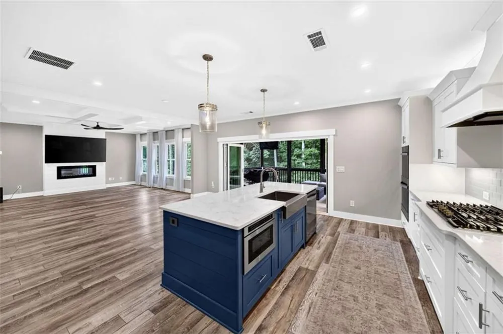 727 Old Collins Road Hoschton, GA 30548