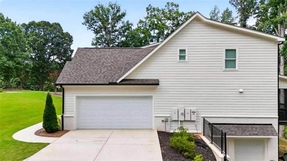 727 Old Collins Road Hoschton, GA 30548