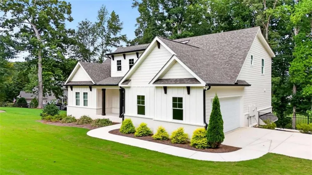 727 Old Collins Road Hoschton, GA 30548