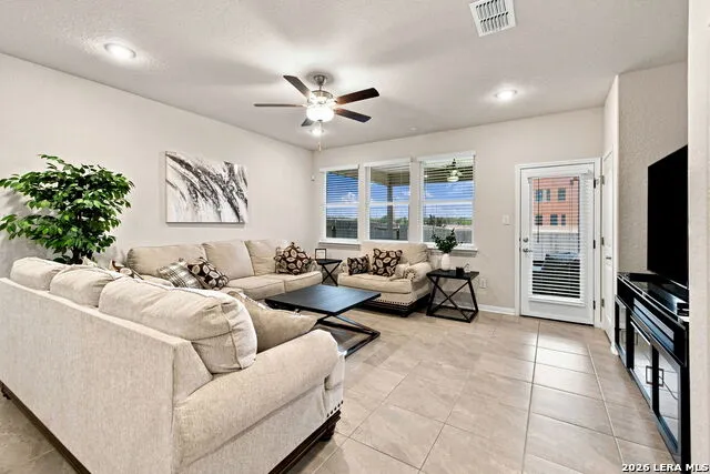 8239 Sunrise Gln Schertz, TX 78154