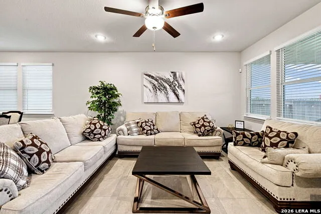8239 Sunrise Gln Schertz, TX 78154