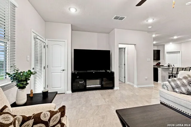 8239 Sunrise Gln Schertz, TX 78154