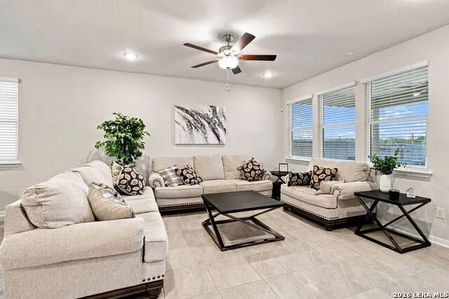 8239 Sunrise Gln Schertz, TX 78154