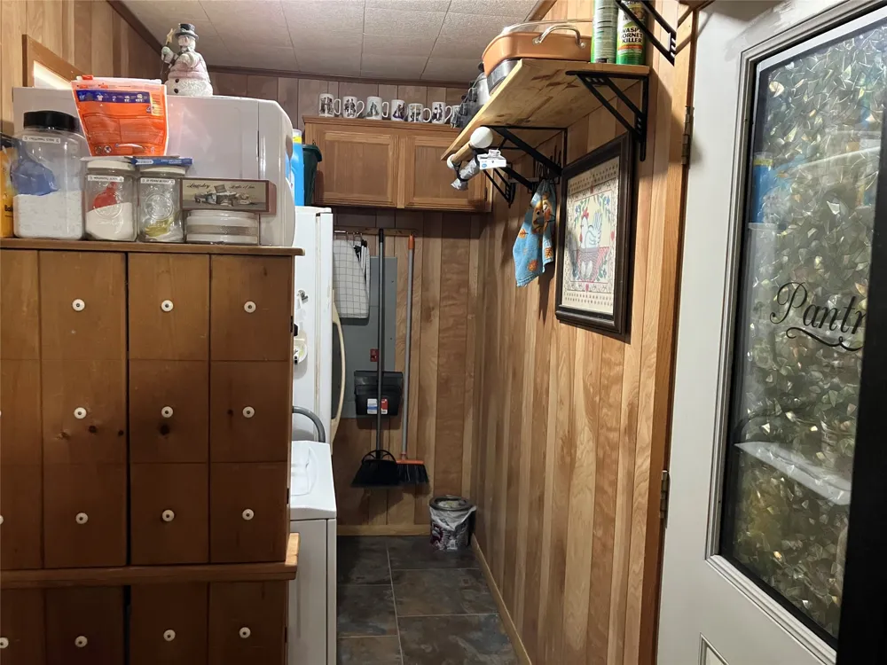 2454 Rs County Road 1402 Point, TX 75472