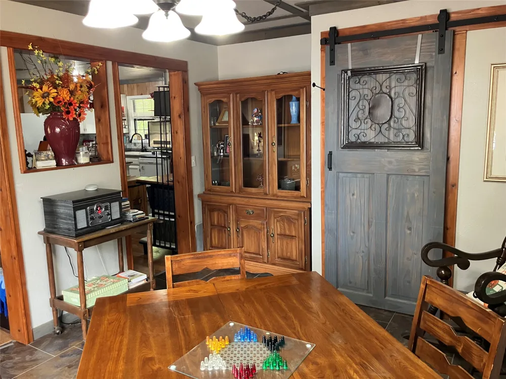 2454 Rs County Road 1402 Point, TX 75472