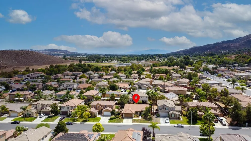 32898 Sandal Wood Lake Elsinore, CA 92530
