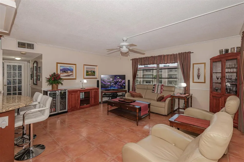 3071 NW 47TH TERRACE #326 Lauderdale Lakes, FL 33313