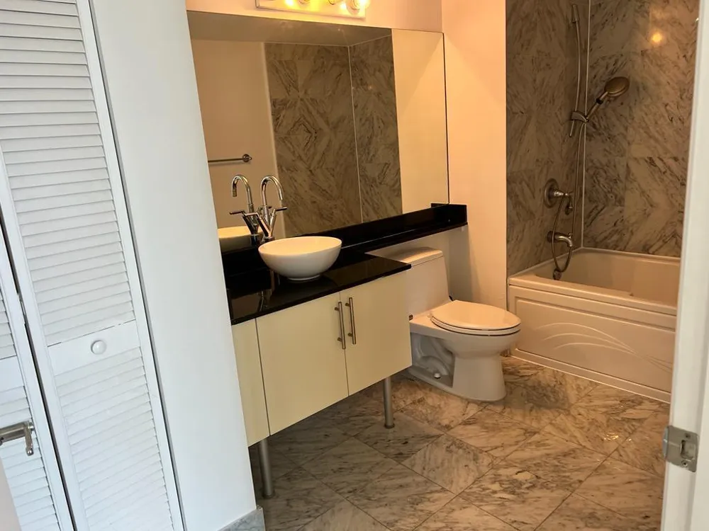 31 SE 5TH STREET #1206 Miami, FL 33131