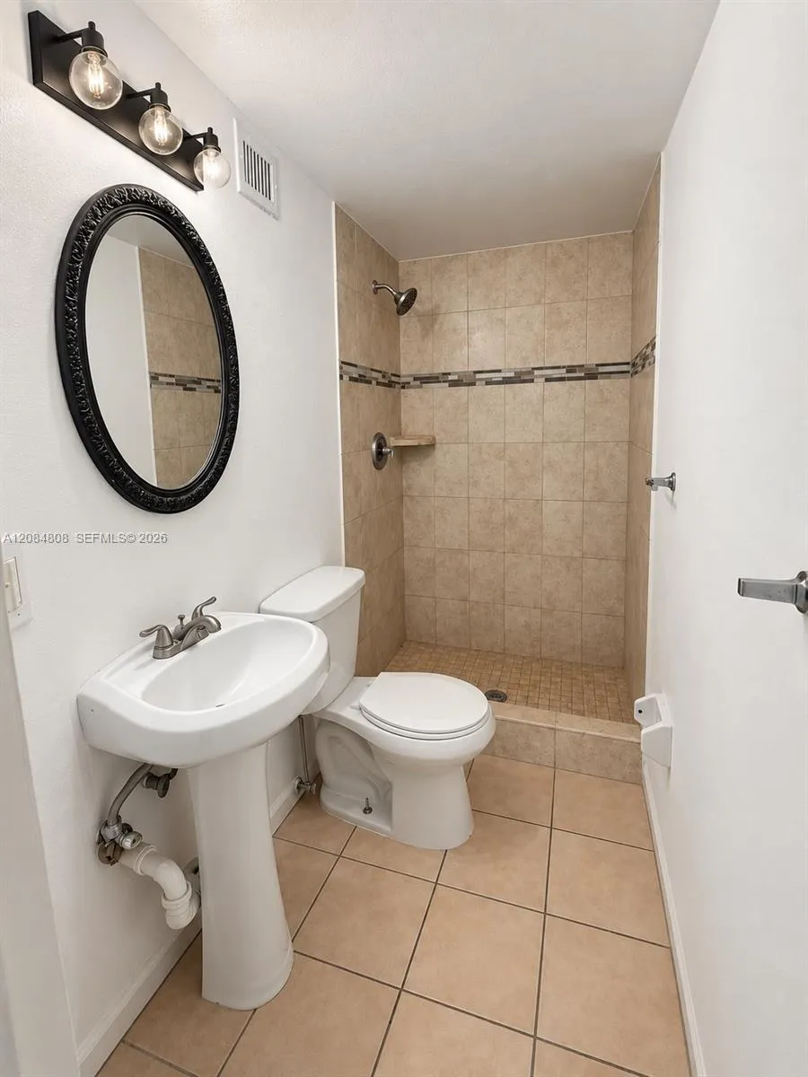 2237 NW 55th Ter Lauderhill, FL 33313