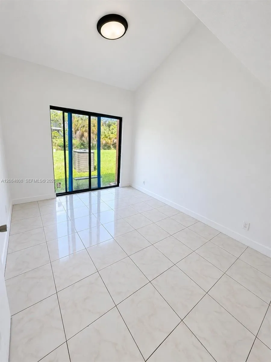 2237 NW 55th Ter Lauderhill, FL 33313