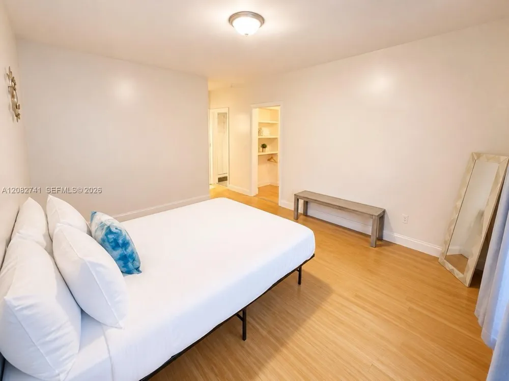 3025 Indian Creek Dr #204 Miami Beach, FL 33140