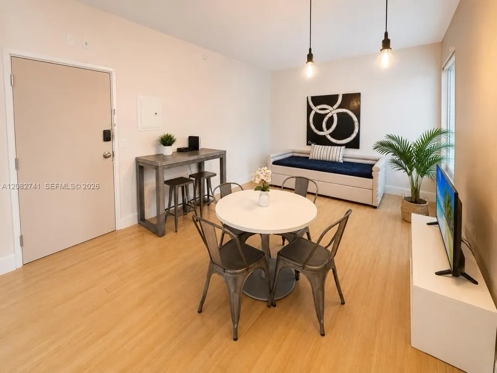 3025 Indian Creek Dr #204 Miami Beach, FL 33140