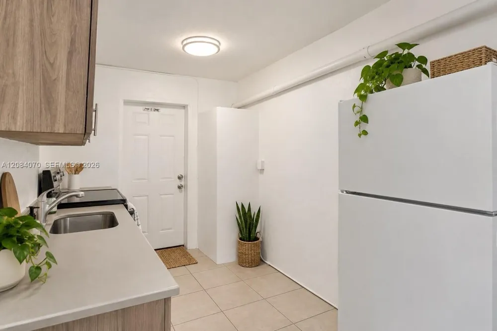 1210 NW 2nd St #3 Fort Lauderdale, FL 33311