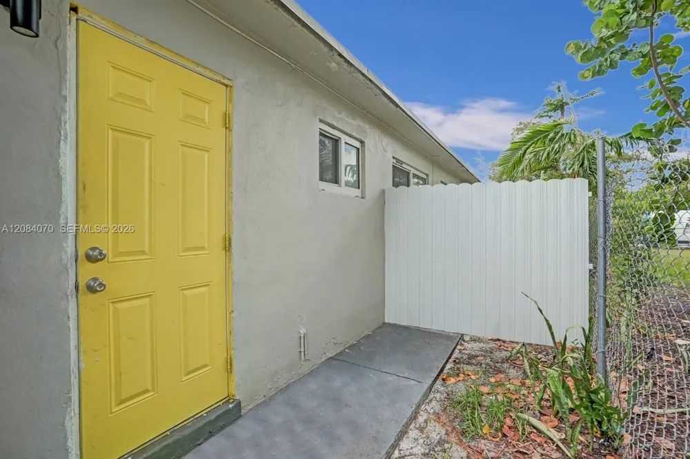 1210 NW 2nd St #3 Fort Lauderdale, FL 33311