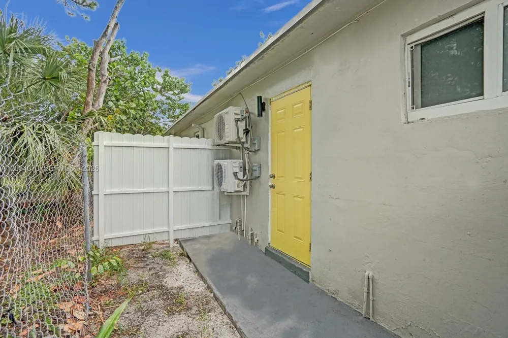 1210 NW 2nd St #3 Fort Lauderdale, FL 33311