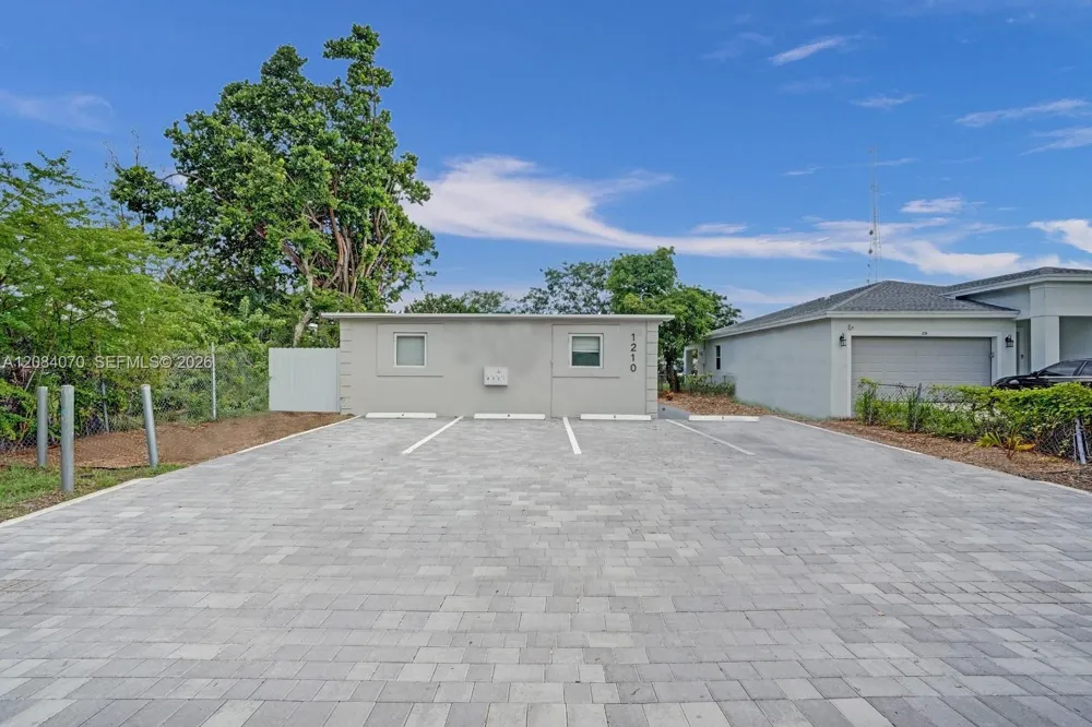 1210 NW 2nd St #3 Fort Lauderdale, FL 33311