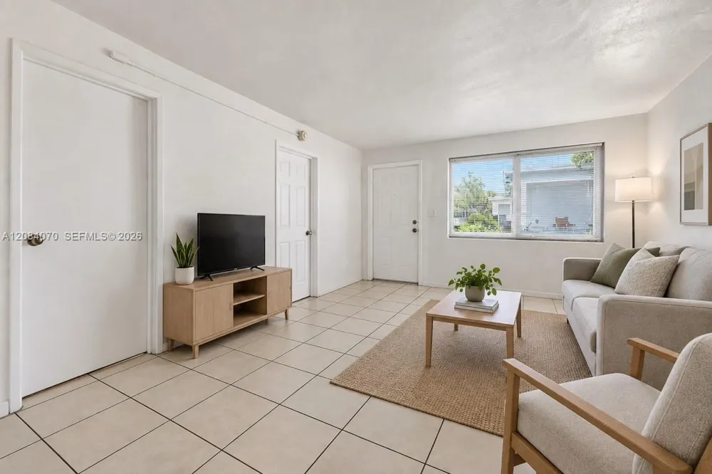 1210 NW 2nd St #3 Fort Lauderdale, FL 33311