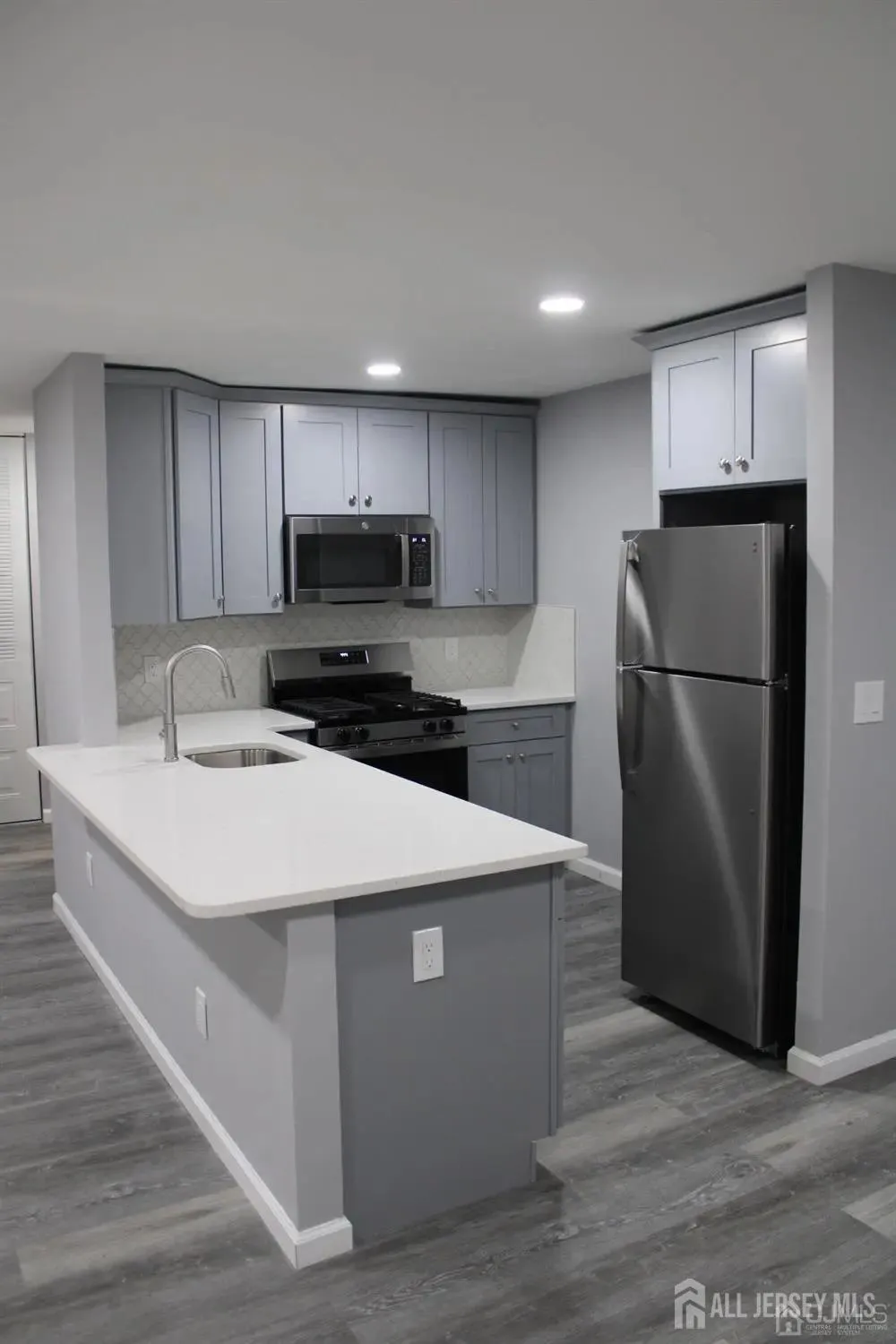 2905 Lighthouse Lane Parlin, NJ 08859