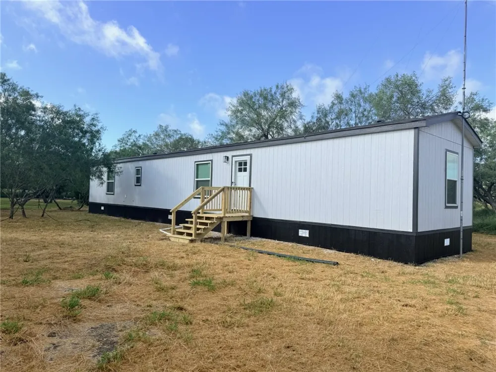 9860 County Road 623 Skidmore, TX 78389