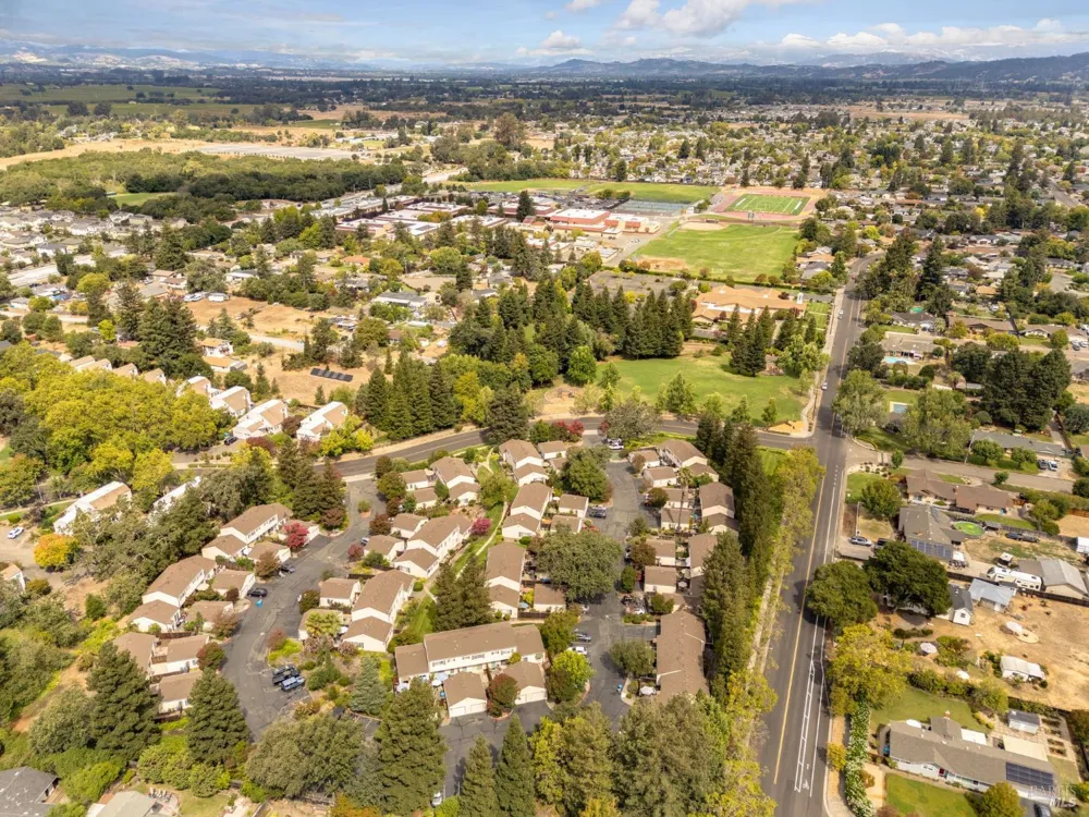 1618 Yardley Street Santa Rosa, CA 95403