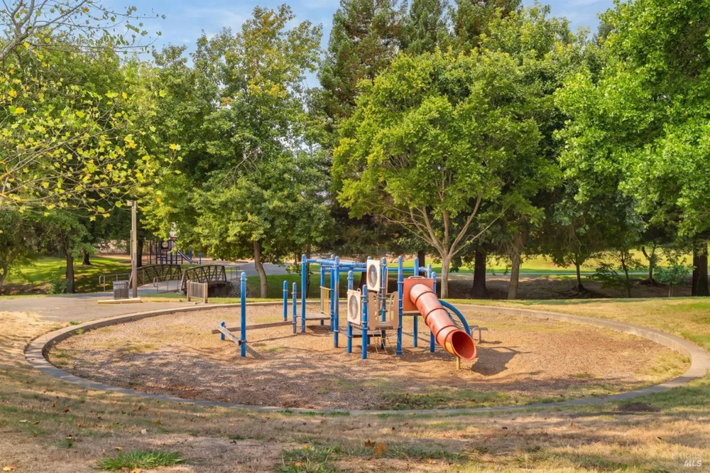 1618 Yardley Street Santa Rosa, CA 95403